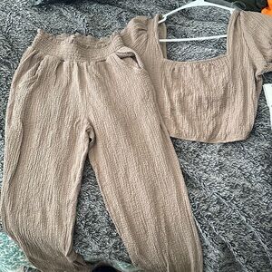 Love streak, tan crop top & flow pants set!